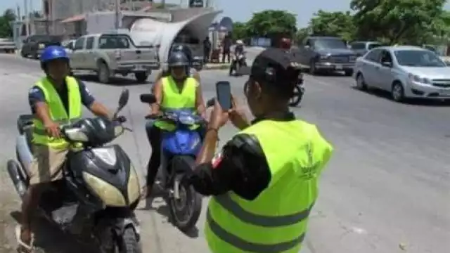 Motociclistas foráneos deben respetar la 'Ley Chaleco' en Chetumal.
