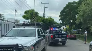 Hombre resulta intoxicado tras intentar apagar incendio dentro de su vivienda en Cancún