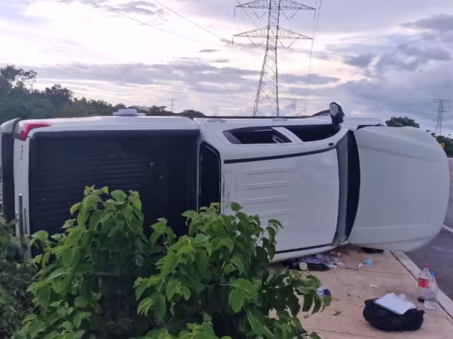 La curva en la avenida Prolongación Chac Mool ha sido escenario de múltiples accidentes debido a la alta velocidad.
