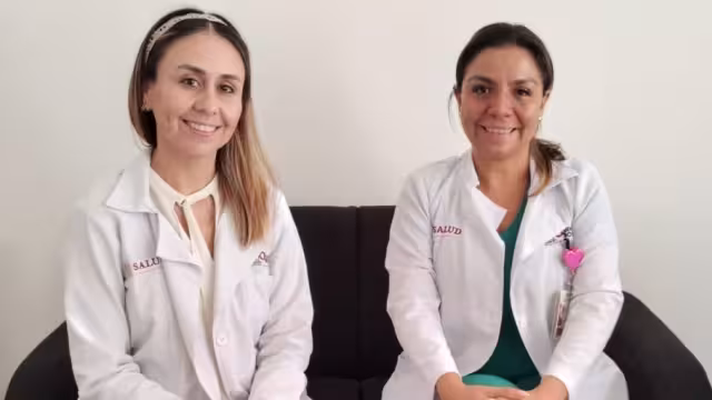 Yuliana Flores e Ingrid Martún, directora y subdirectora del IMSS-Bienestar en Playa del Carmen
