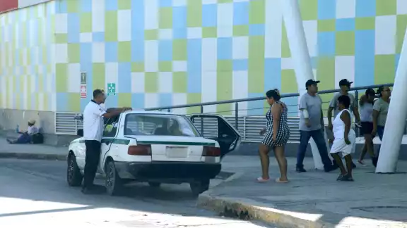 Las mujeres de Cancún deben tomar muchas precauciones al tomar unidades de taxis