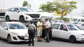 “Abandono" de coches salió caro: Familias terminan pagando más de 3 mil pesos de multa en el aeropuerto de Cancún