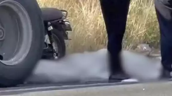 Dos adolescentes de 14 y 15 años murieron en un accidente al chocar con un tráiler en la carretera Ramal – Nuevo Coahuila. Dos adolescentes de 14 y 15 años murieron en un accidente al chocar con un tráiler en la carretera Ramal – Nuevo Coahuila.