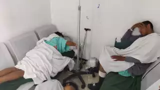 “Dormimos en las sillas  o en el suelo": Pacientes de la clínica 3  del IMSS en Cancún exponen el servicio deficiente