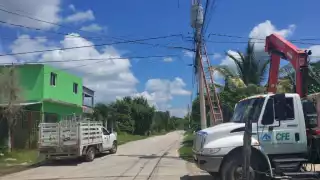 Vecinos de Sabancuy sufren cuatro días de apagones por falla en transformador de la CFE