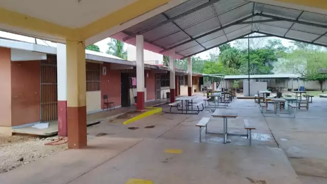 Las escuelas se encuentran en silencio, debido a la ausencia de los alumnos y maestros