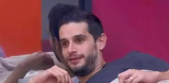 Adrián entró a la zona donde fuman y no regresó a la casa