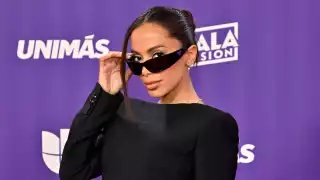 Anitta explota en pleno concierto: lanza micrófonos al suelo por fallas técnicas en Brasil