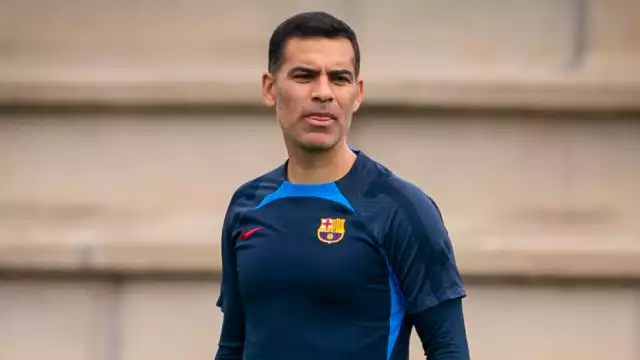 Rafa con las menores del Barcelona