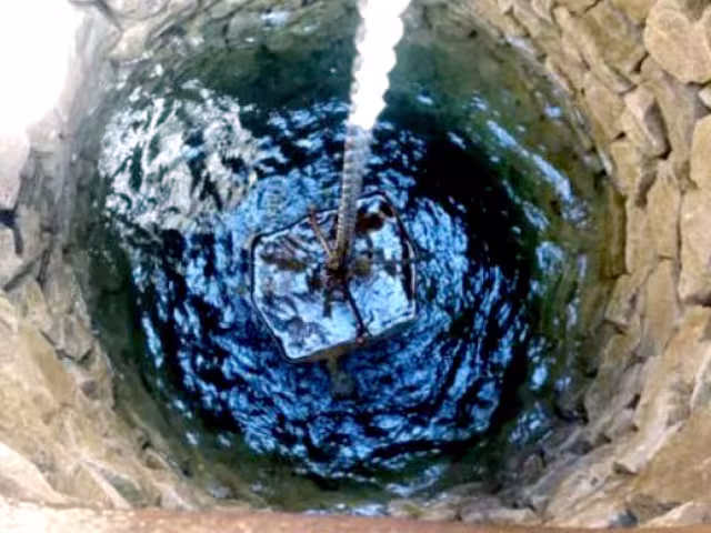 El agua del cenote al no tener un tratamiento, no es recomendable ingerirla