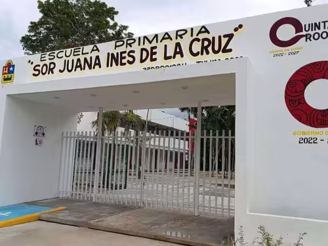 Escuela secundaria en Tulum cierra sin previo aviso durante las inscripciones