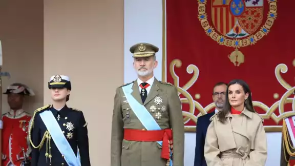 La celebración de la Fiesta Nacional en Madrid continuó pese a la lluvia La celebración de la Fiesta Nacional en Madrid continuó pese a la lluvia