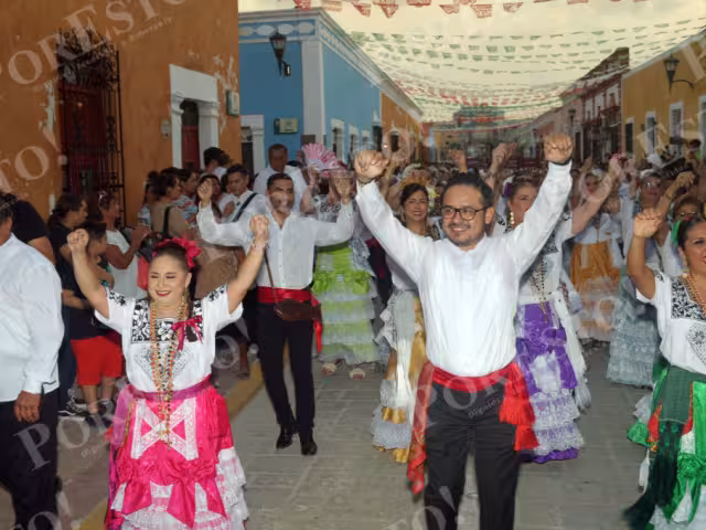 Cada octubre, Campeche celebra el Mes de la Campechanidad, una festividad que honra su historia, cultura e identidad.