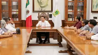 Joaquín Díaz Mena se sienta a la mesa con los sindicatos de profesores y llegan a varios acuerdos