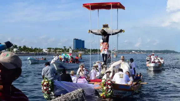Con fe y devoción, Campeche celebra el tradicional Paseo por Mar del Cristo Negro Con fe y devoción, Campeche celebra el tradicional Paseo por Mar del Cristo Negro