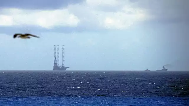 Delante de la plataforma, se observaron otras dos naves de este tipo