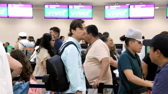 El seleccionado estuvo de visita con sus amigos por un par de días El seleccionado estuvo de visita con sus amigos por un par de días