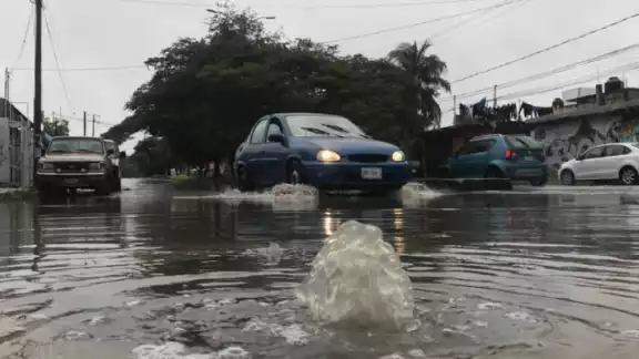 Debido a la continuidad de las lluvias, piden tomar precauciones al manejar