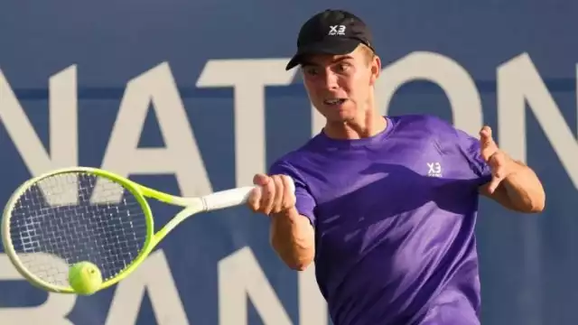 El tenista levantó el trofeo que lo acredita como monarca del certamen