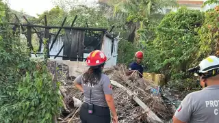 Bomberos de Tulum sofocan incendio en zona cercana al centro