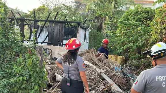 Autoridades investigan posible causa del fuego, ligado a prácticas humanas.