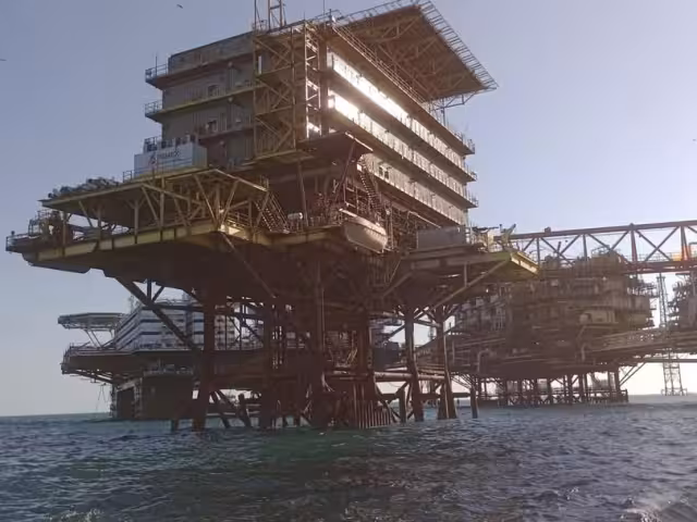 Expertos de PEMEX Investigando Presuntos Derrames en Plataforma