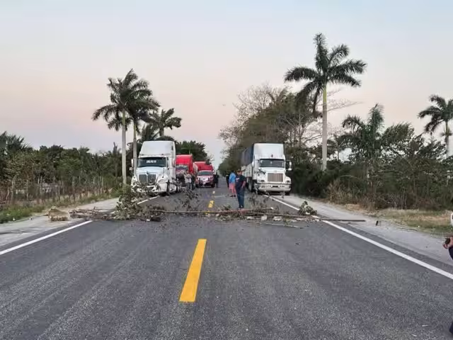 La CFE pidió a pobladores de la Península de Atasta realizar un censo de usuarios que pagan o no la luz.
