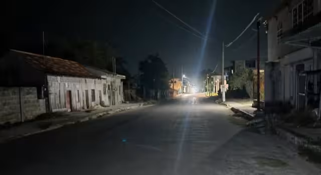 Constantes apagones afectan a vecinos de la Morelos en Escárcega