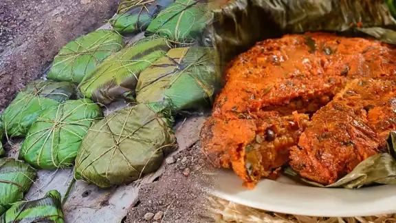 El pibipollo, con raíces en la cultura maya, se puede cocinar enterrado en un horno de tierra o en un horno convencional El pibipollo, con raíces en la cultura maya, se puede cocinar enterrado en un horno de tierra o en un horno convencional