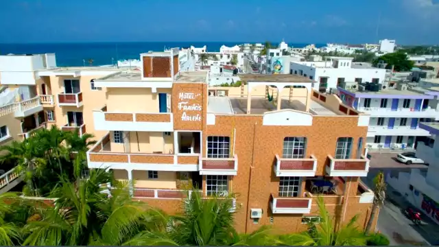 Con base en las reservaciones, empresarios no creen que mejore mucho el panorama en las vacaciones de verano. Por ahora, ahorran en gastos operativos