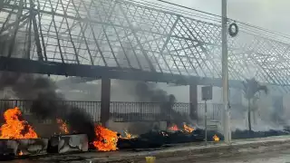 Apoyan con 80 mil pesos a pescadores de Campeche afectados por incendio en muelle 