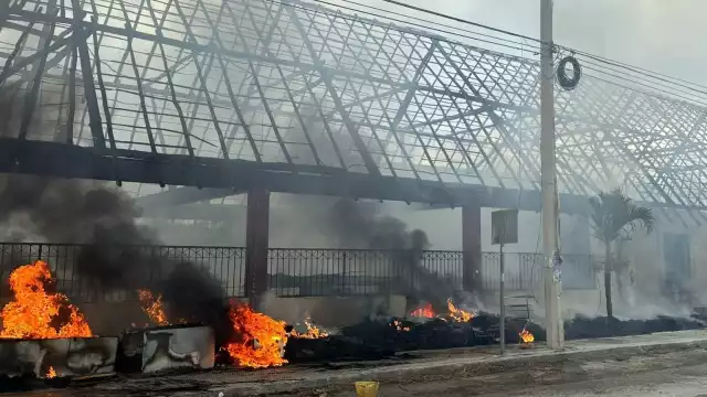 Sebien Campeche entregó 80 mil pesos en apoyos a pescadores afectados por el incendio en el muelle del 7 de Agosto