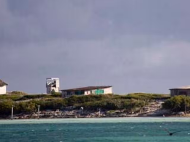 A pesar de las malas condiciones climatológicas, cazacrustáceo ya instalaron varios kilómetros de redes, su principal herramienta.