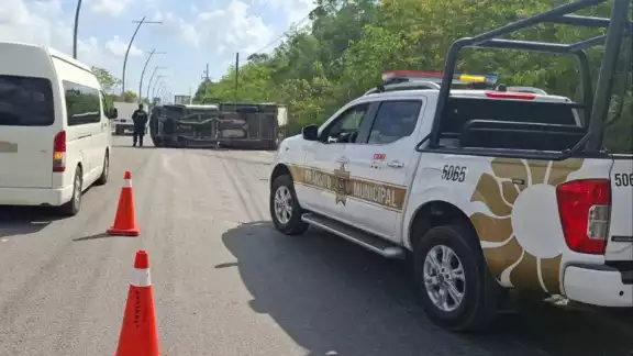 El accidente se debió al exceso de velocidad y falta de precaución El accidente se debió al exceso de velocidad y falta de precaución