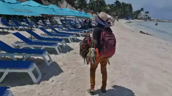 Los vendedores aseguran que el turismo estadounidense es el que más compra Los vendedores aseguran que el turismo estadounidense es el que más compra
