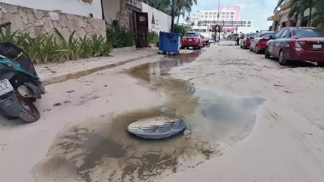 Aguas negras de Aguakan llegan hasta Playa Norte en Isla Mujeres