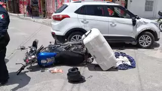 Camioneta no respeta alto y provoca choque con motocicleta en Escárcega