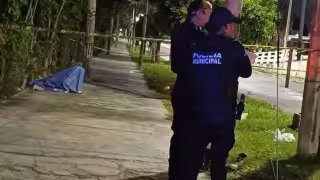 Elementos policiacos resguardaron la escena y el cuerpo sin vida.
