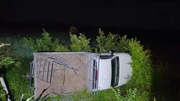 Hombre y dos menores lesionados en aparatoso accidente Hombre y dos menores lesionados en aparatoso accidente
