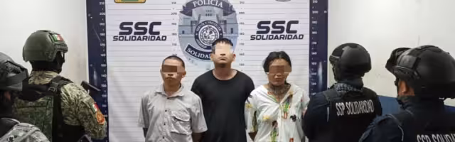 El vehículo también tenía placas de robo