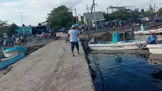 Los hombres del mar se quejaron porque cada vez que salen, regresan con menos producto, lo que afecta su economía y los obliga a buscar nuevas áreas para su actividad.