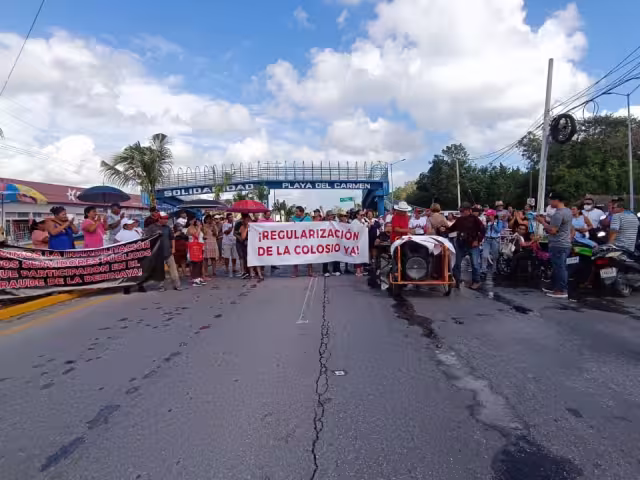 Vecinos han organizado marchas pacíficas reclamando títulos de predios y mayor transparencia en las gestiones.