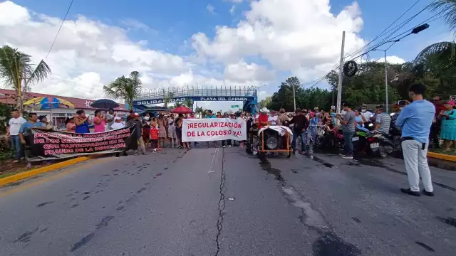 Vecinos han organizado marchas pacíficas reclamando títulos de predios y mayor transparencia en las gestiones.