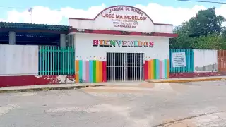 Persisten ausencias de maestros y alumnos pese al llamado oficial a no suspender clases.