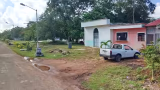Tras dos décadas de gestiones, los residentes de esta localidad de Lázaro Cárdenas continúan sin infraestructura vial adecuada.