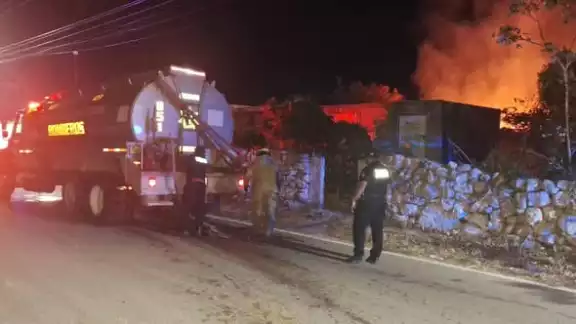 Vecinos ayudaron a los inquilinos de la vivienda en la calle 21 con 10 y dieron aviso a las autoridades.