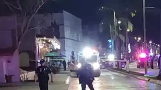 Sicarios acribillan a presunto líder criminal en restaurante de Cozumel