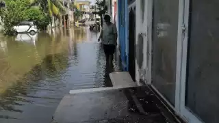 “Tuvimos que elevar los muros de las casas":  Familias de Isla Mujeres tomaron precauciones por las fuertes lluvias 