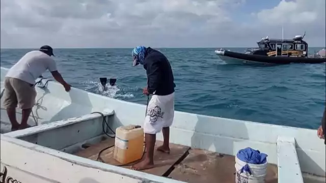 Tanto la embarcación como el producto marino y los equipos de pesca fueron retenidos.