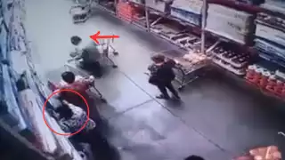   ¡Cuidado comprador! Así te pueden robar “montachoques” en supermercados: VIDEO   